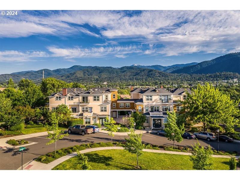 622 FAIR OAKS CT, Ashland, OR 97520