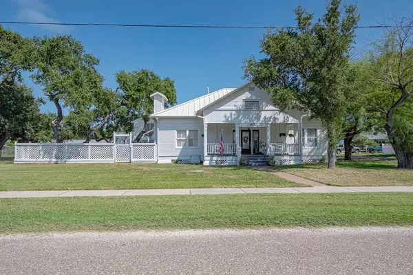 802 N Live Oak, Rockport, TX 78382