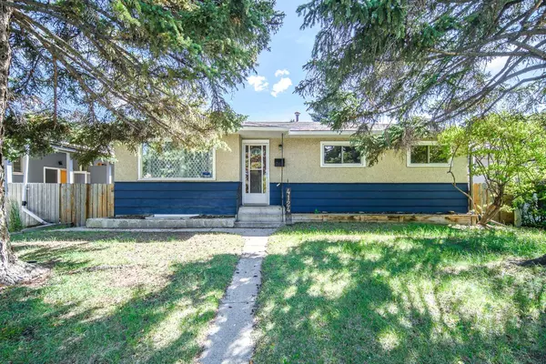 Calgary, AB T2L 2E7,4124 Brisebois DR NW