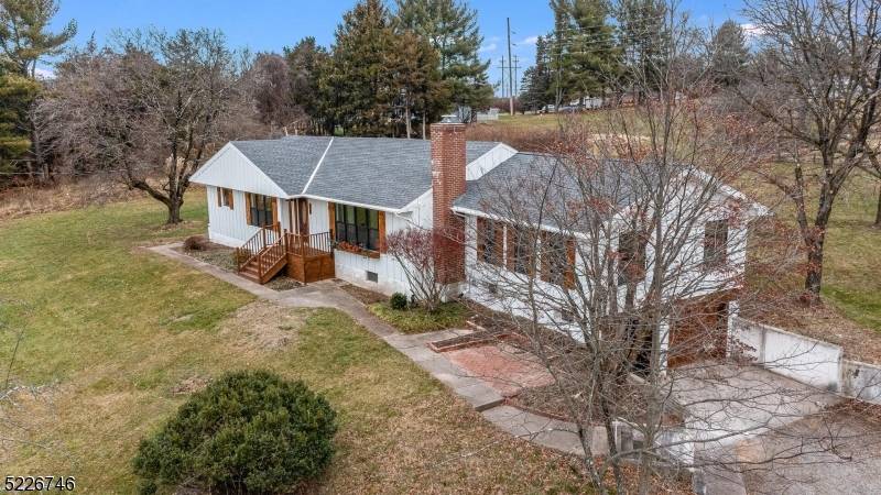 13 Maple Ave, Frenchtown Boro, NJ 08825