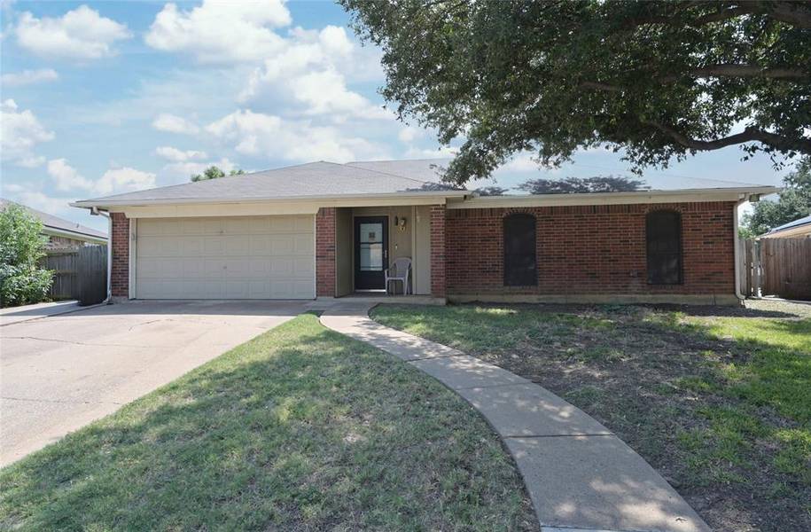 6313 Hunters Glen Drive, Watauga, TX 76148