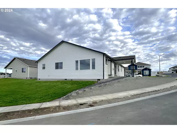 Hermiston, OR 97838,852 E Montana AVE