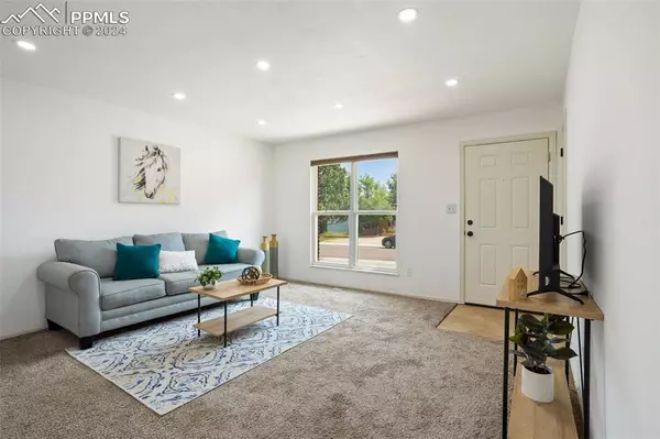 Colorado Springs, CO 80918,4805 Hackamore DR