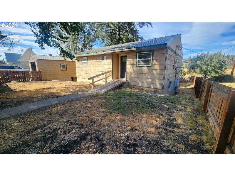 221 NW 2ND ST, Goldendale, WA 98620