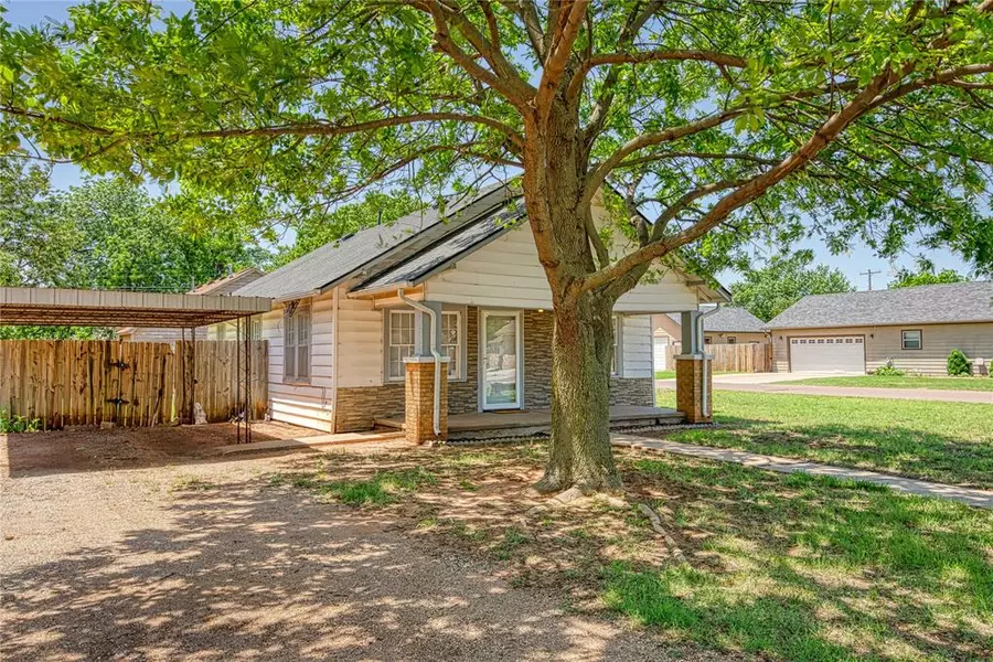 1122 W 5th Street, Elk City, OK 73644