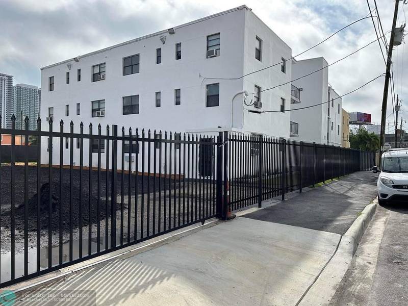 1525 NW 1st Pl, Miami, FL 33136