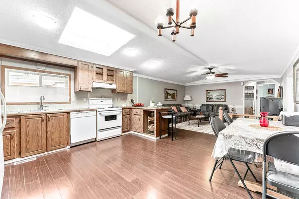 Calgary, AB T2B 3E1,327 Erin Woods GN SE