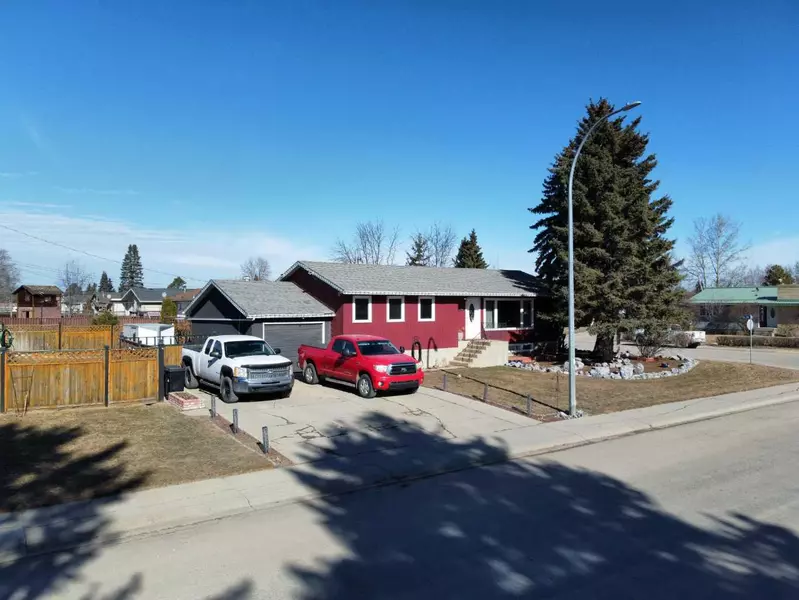 513 Hammond DR S, Fox Creek, AB T0H 1P0