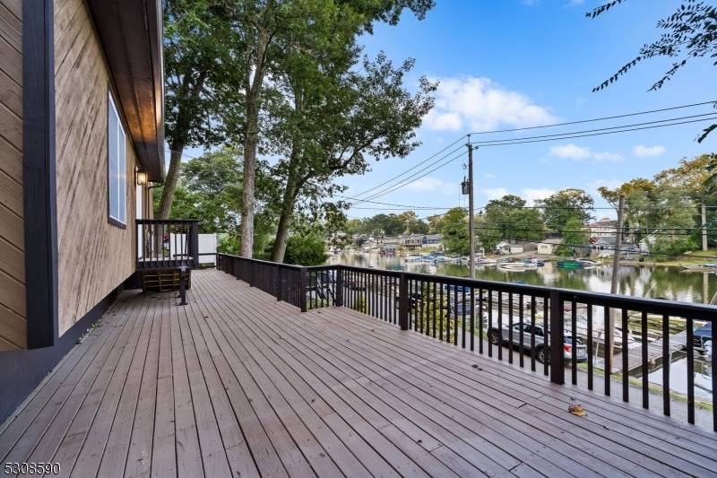 110 Hudson Ave, Hopatcong Boro, NJ 07843