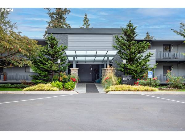 16200 Pacific Hwy #2, Lake Oswego, OR 97034