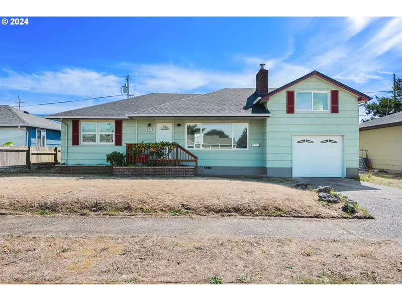 965 NOBLE AVE, Coos Bay, OR 97420