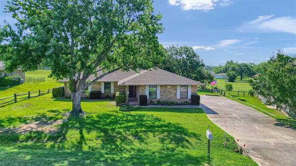 403 W Cocopa Drive, Lake Kiowa, TX 76240