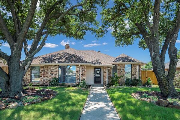 1938 Clearwater Trail,  Carrollton,  TX 75010