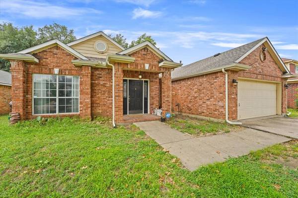 2863 Ironwood Drive, Grand Prairie, TX 75052