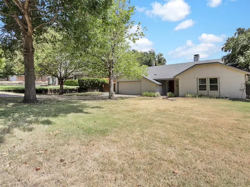 1321 Blanco Court, Benbrook, TX 76126