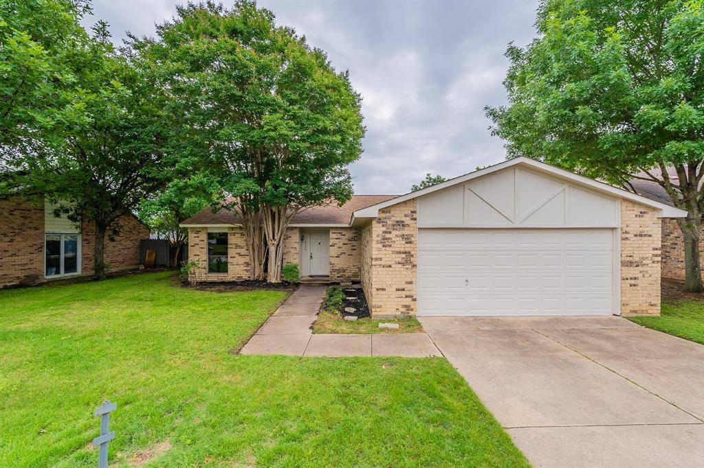 Bedford, TX 76021,2520 Cottonwood Lane