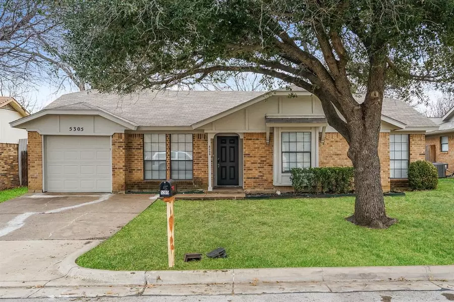 5305 Virburnum Court, Arlington, TX 76018