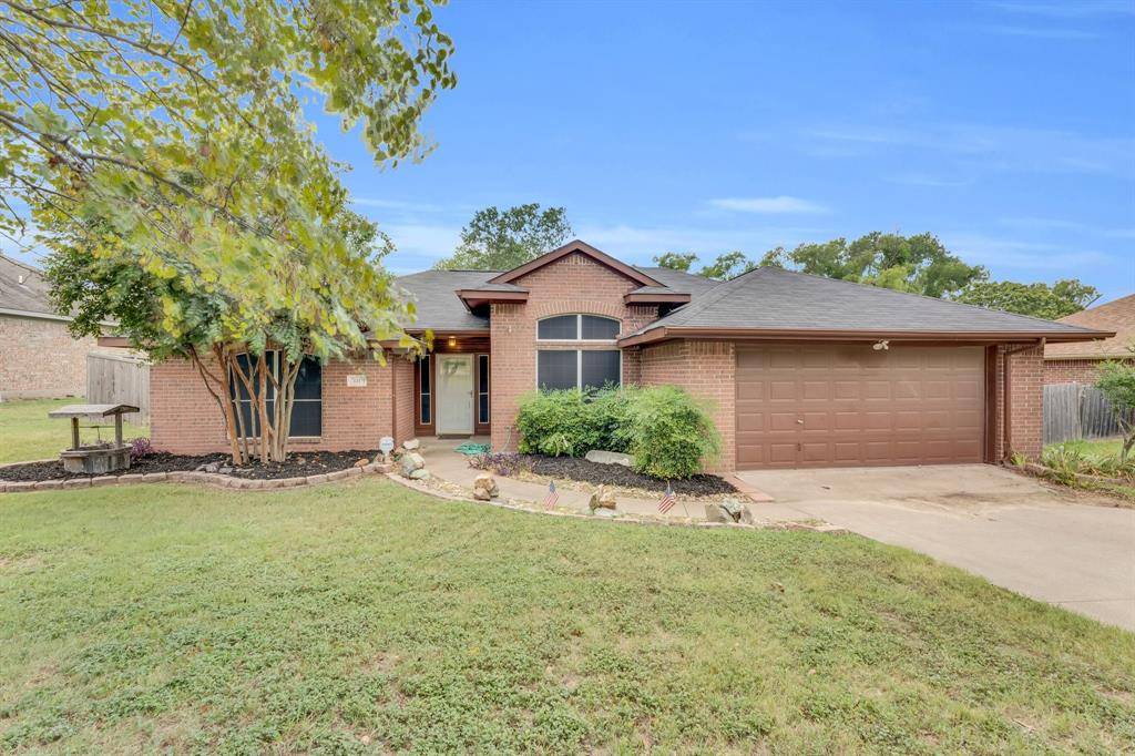 131 Clinton Lane, Midlothian, TX 76065