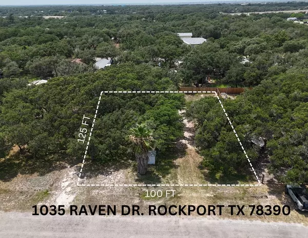 1035 RAVEN DR, Rockport, TX 78382