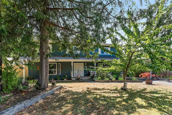 1013 Marchant Rd, Central Saanich, BC V8M 1E7