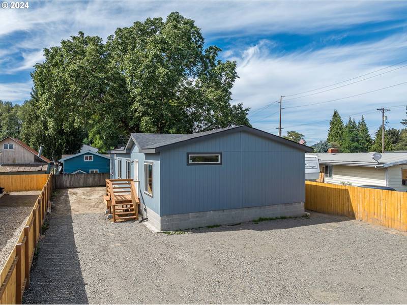 1403 S 4TH AVE, Kelso, WA 98626