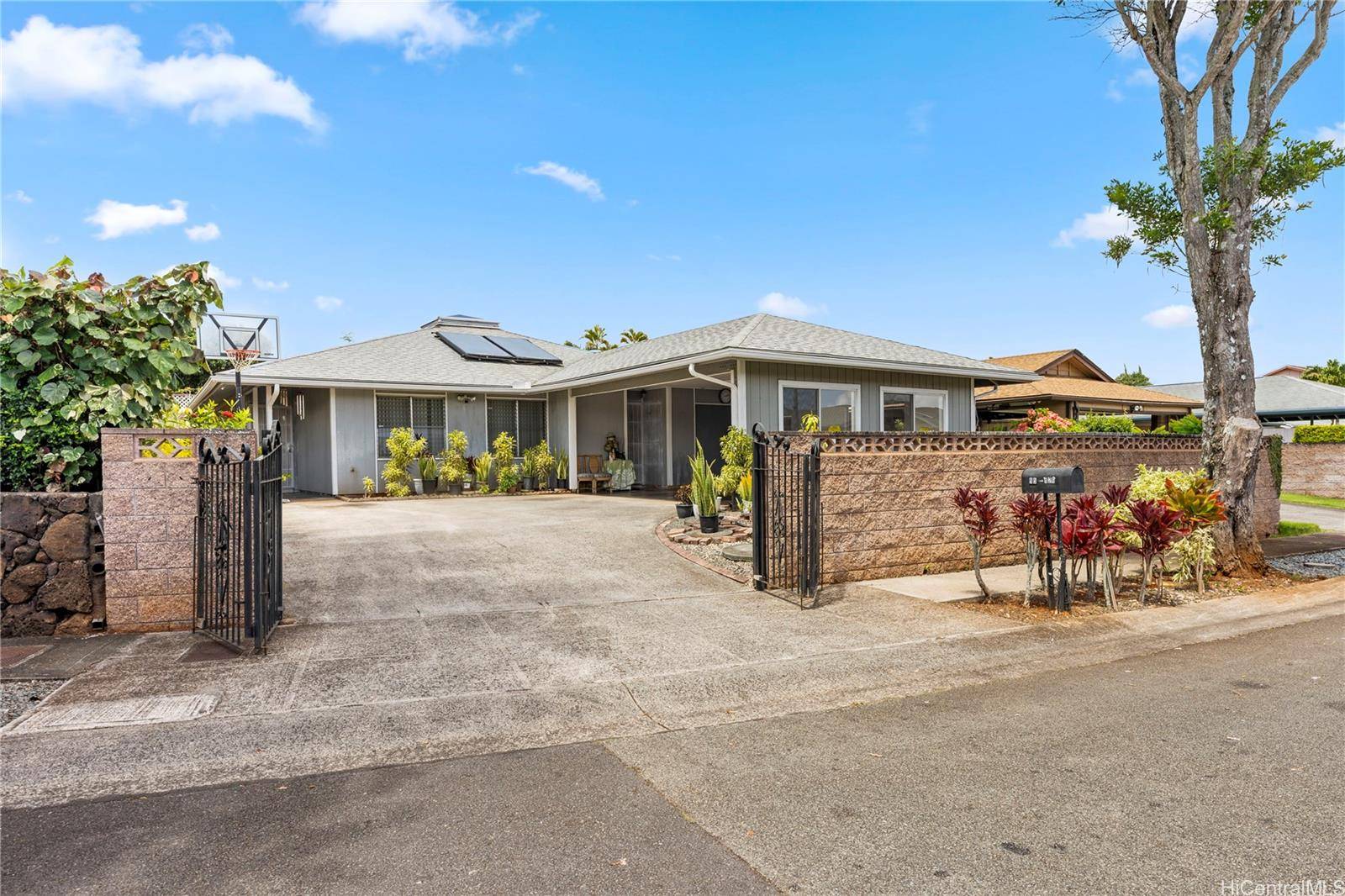 Mililani, HI 96789,95-826 Paikauhale Street