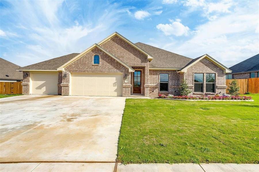 312 Trail Dust Drive, Godley, TX 76044