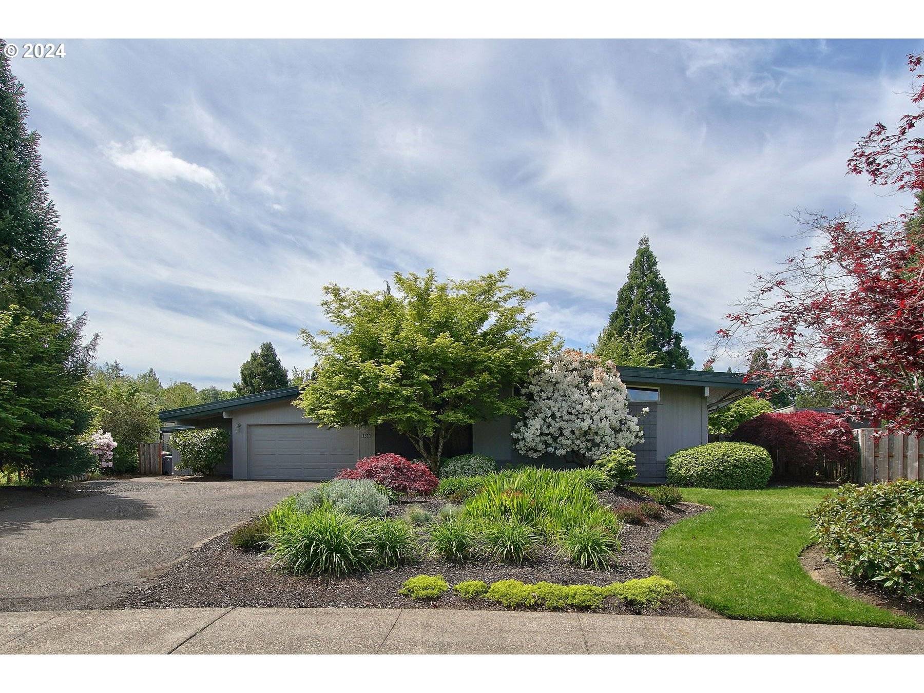 Homes for sale 1811 NW SAINT ANDREWS DR, Mc Minnville, OR 97128