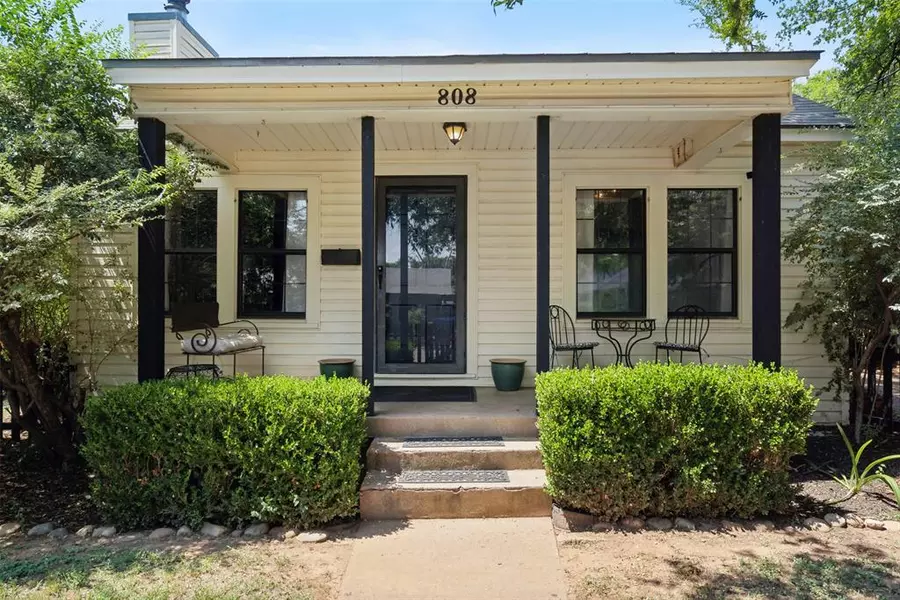 808 College Street, Cleburne, TX 76033