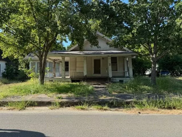 Bonham, TX 75418,321 W 6th Street