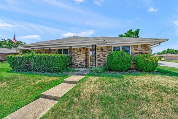 2712 Regal Drive, Denison, TX 75020