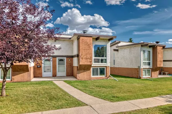 425 Pinemont Gate NE, Calgary, AB T1Y 2R6