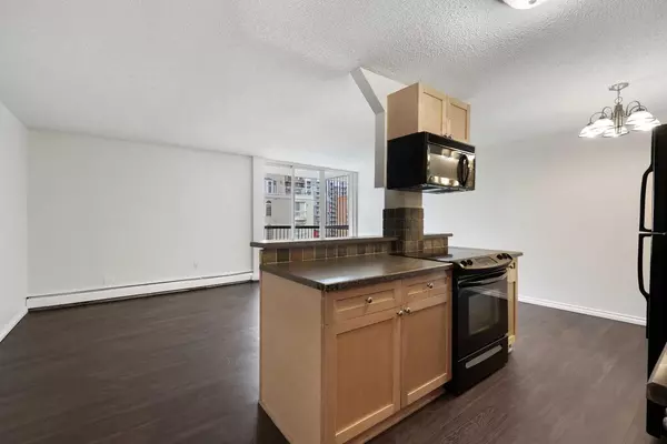 Calgary, AB T3C 0T3,1312 13 AVE SW #606