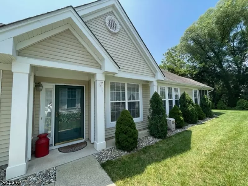 18 Victoria Dr, White Twp., NJ 07823