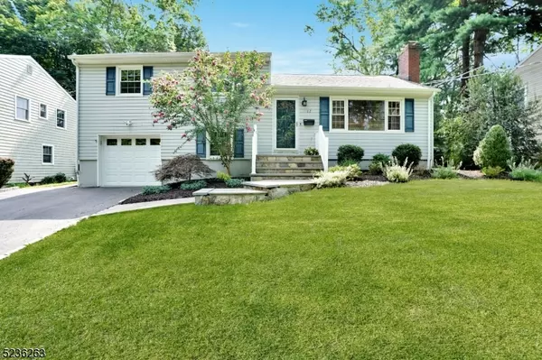 17 Sunset Rd, Morris Plains Boro, NJ 07950