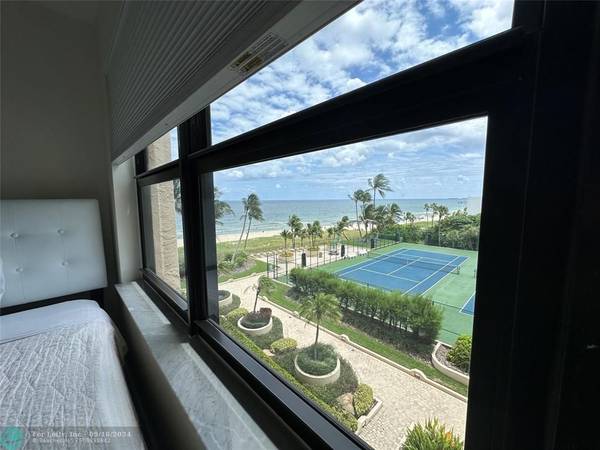 Lauderdale By The Sea, FL 33308,4900 N Ocean Blvd  #605