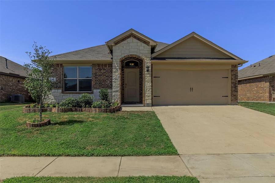 533 Vickie Street, Crowley, TX 76036