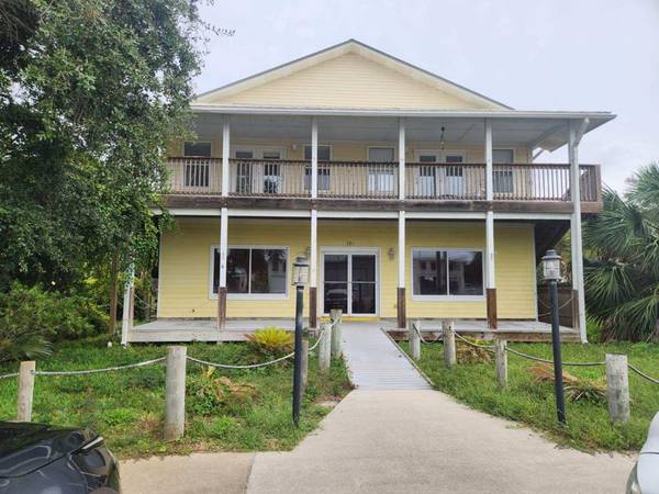 135 E Pine Ave, St. George Island, FL 32328