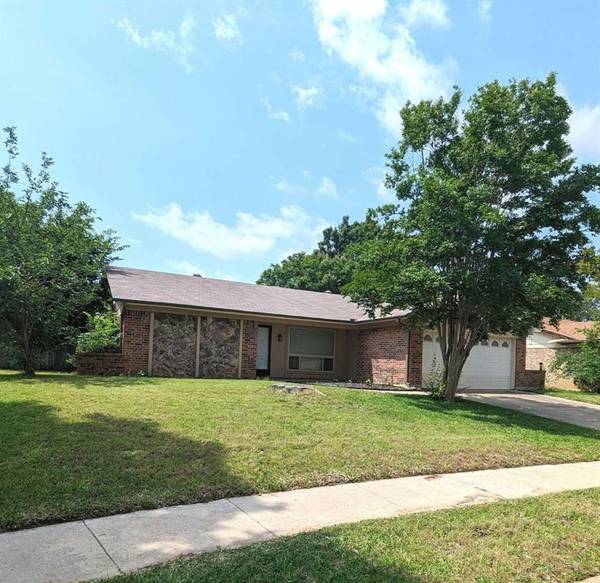 2616 Greenwood Court, Bedford, TX 76021