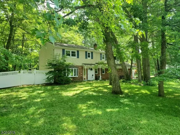 17 Linda Ln, Jefferson Twp., NJ 07438