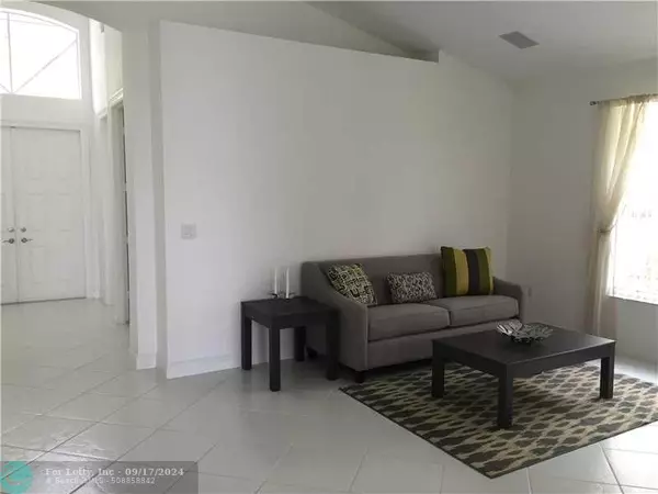 Boca Raton, FL 33498,19216 SKYRIDGE CIR