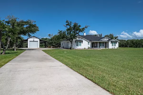 245 SPANISHWOODS DR,  Rockport,  TX 78382