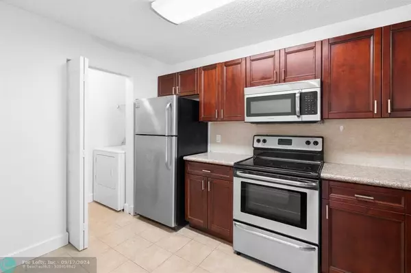 Coral Springs, FL 33071,11295 W Atlantic Blvd  #207