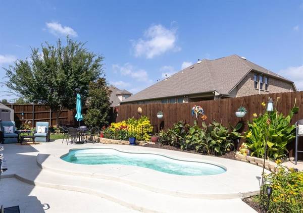 9902 Clubhouse Circle, Rowlett, TX 75089