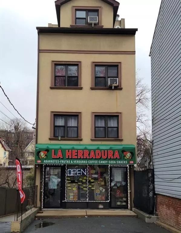 119 Victory BLVD, Staten  Island, NY 10301