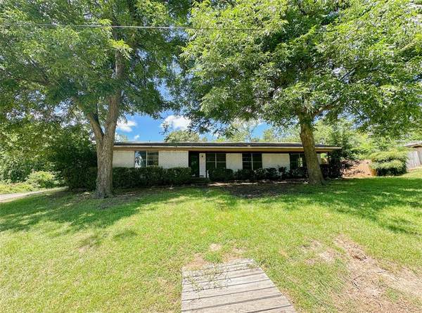 313 S Ash Street,  White Oak,  TX 75693