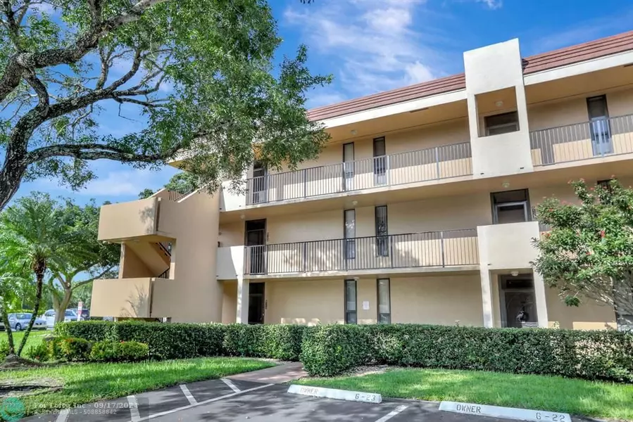 6124 Coral Lake Dr  #212, Pompano Beach, FL 33063