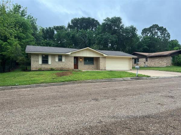 1324 Forrest Drive,  Canton,  TX 75103