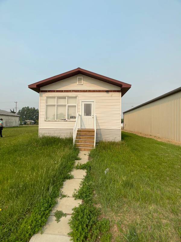 211 Main Street SW, Falher, AB T0H 1M0