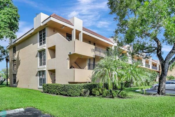 Pompano Beach, FL 33063,6124 Coral Lake Dr  #212